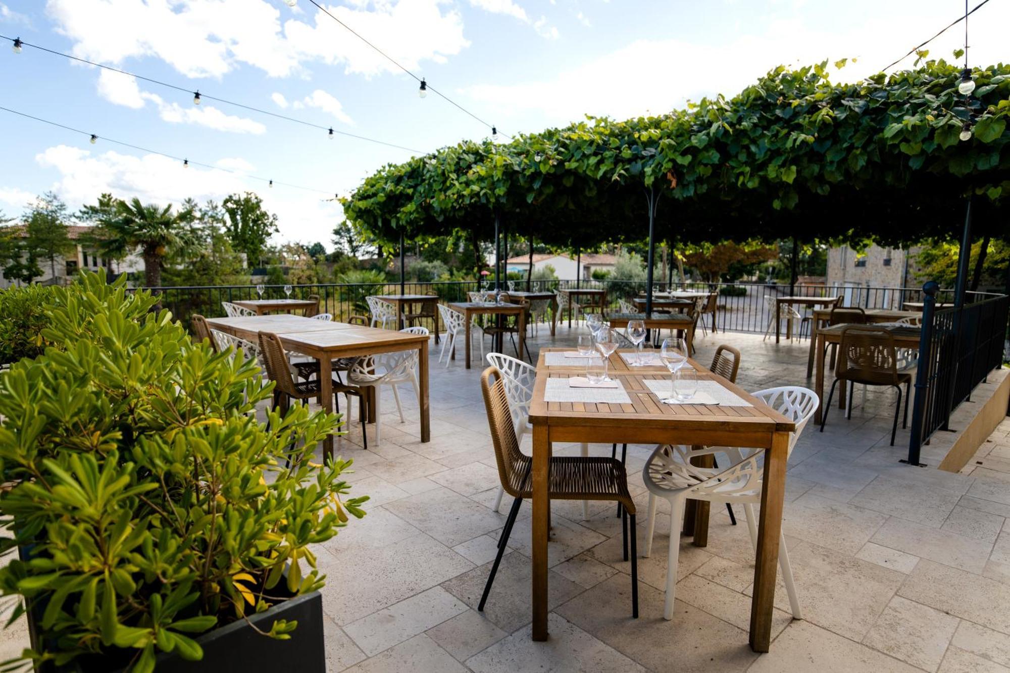 Domaine De La Pinede Guest house