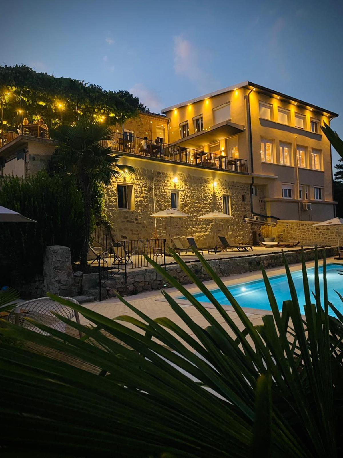 Domaine De La Pinede Guest house