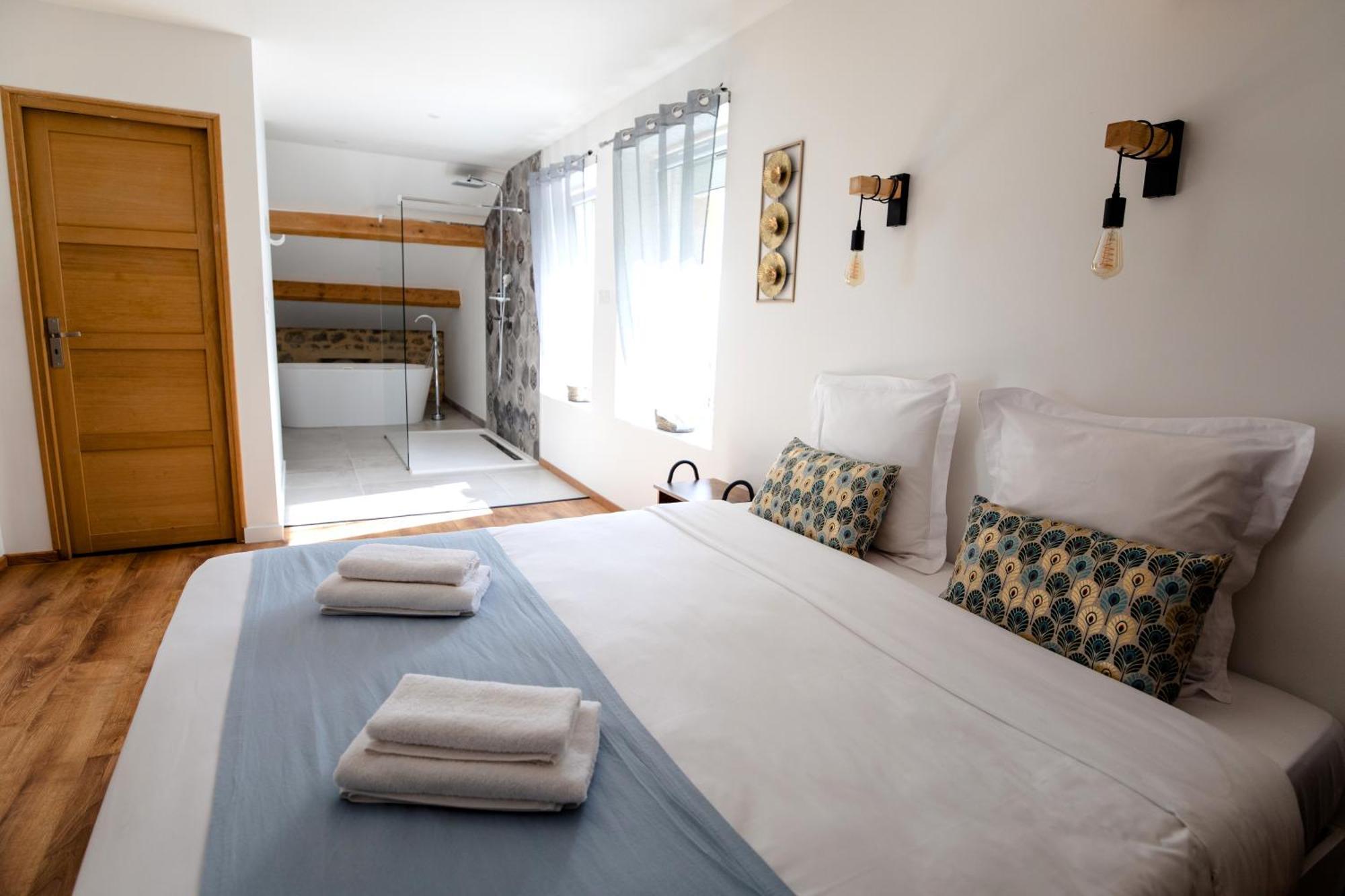 Domaine De La Pinede Guest house