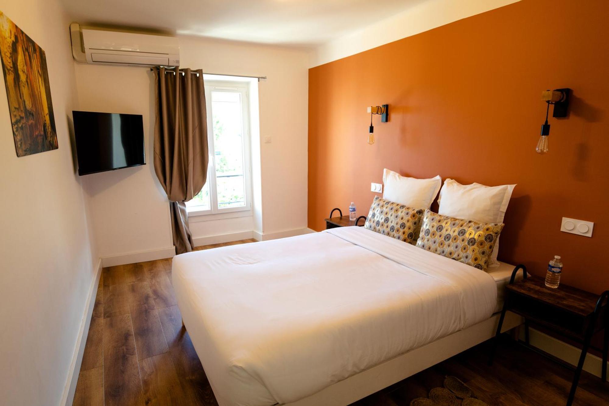 Domaine De La Pinede 2*